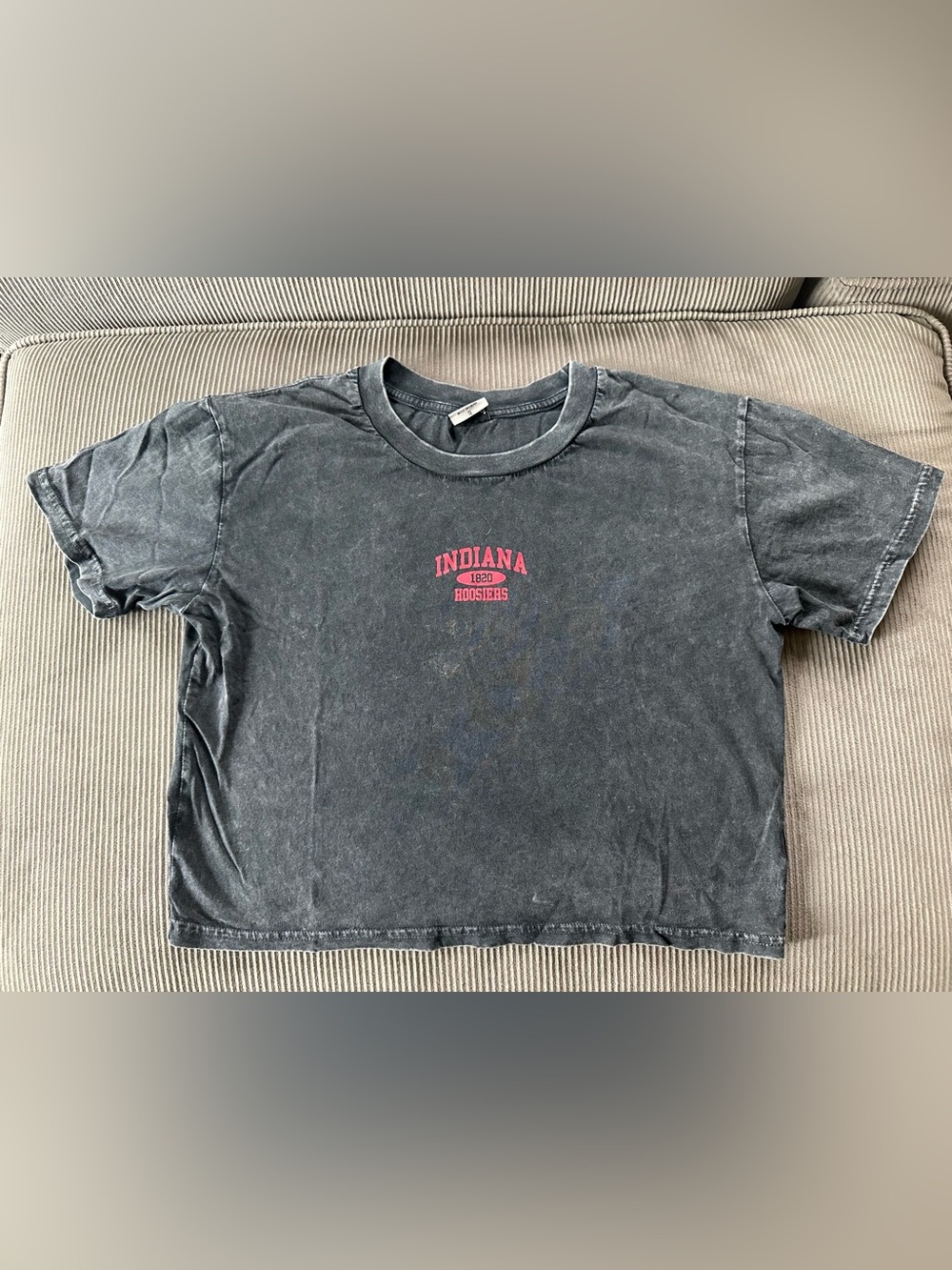 Indiana Hoosiers  Indiana University Cropped Black Graphic Tee Small